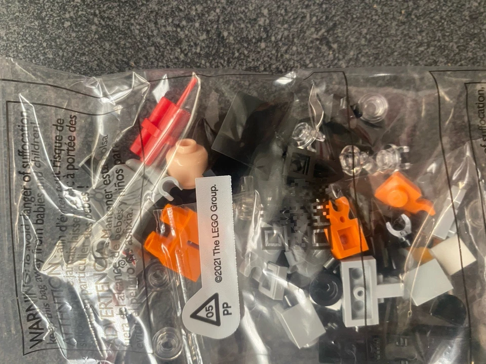 New. Sealed. Lego DC Batman Arkham Asylum 76300. Bag 24. The penguin minifigure - Image 2 of 4