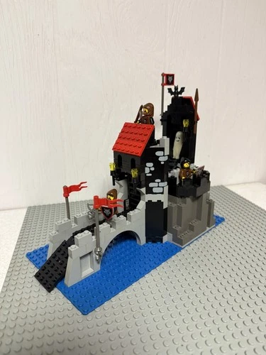 LEGO Castle: Wolfpack Tower (6075) and WolfPack Renegades (6038) 100% Complete