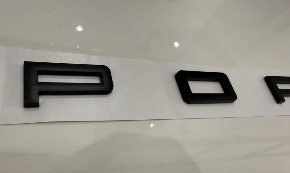 Porsche Emblem "P O R S C H E" Matte Black Insignia Logo 991 Carrera GT3 Foto 3 de 4