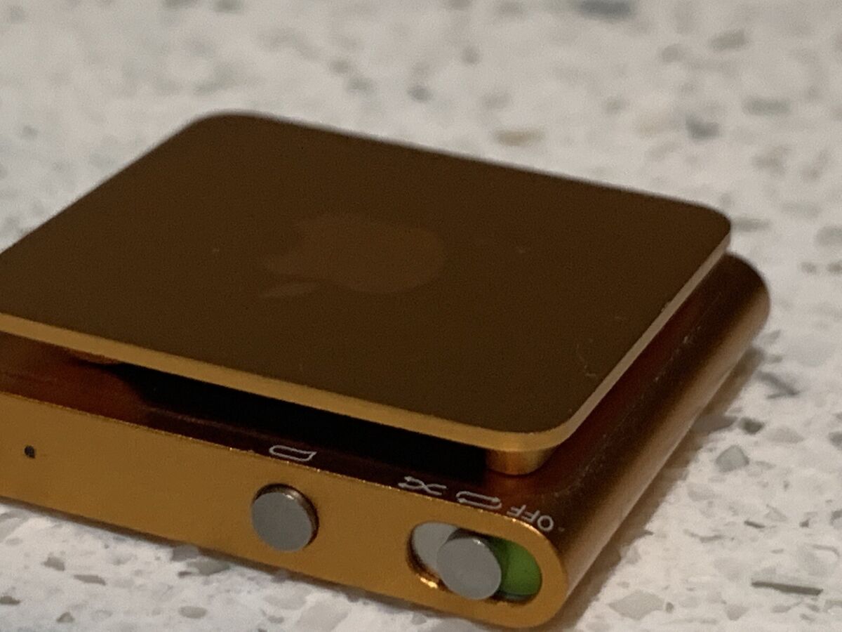 Apple iPod shuffle 4th Generation A1373 Orange 2GB RARE Apple iPod shuffle 4th Generation A1373 Orange 2GB RARE