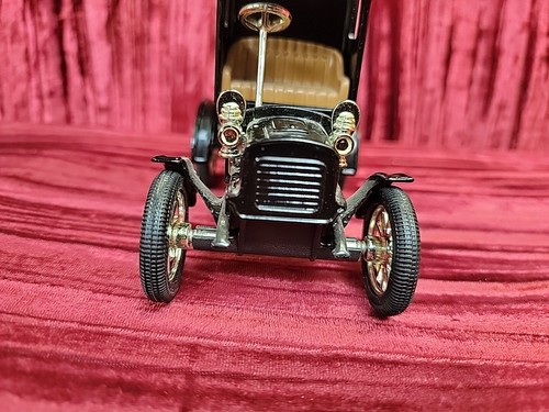 Ertl 1931 Hawkeye Anheuser Busch Budweiser Beer Delivery Truck Coin Bank Red - Picture 3 of 21