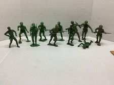 VINTAGE 1960'S WWII MARX  UNBRANDED PLASTIC US TOY SOLDIERS 5.5  -6" LOT OF 11