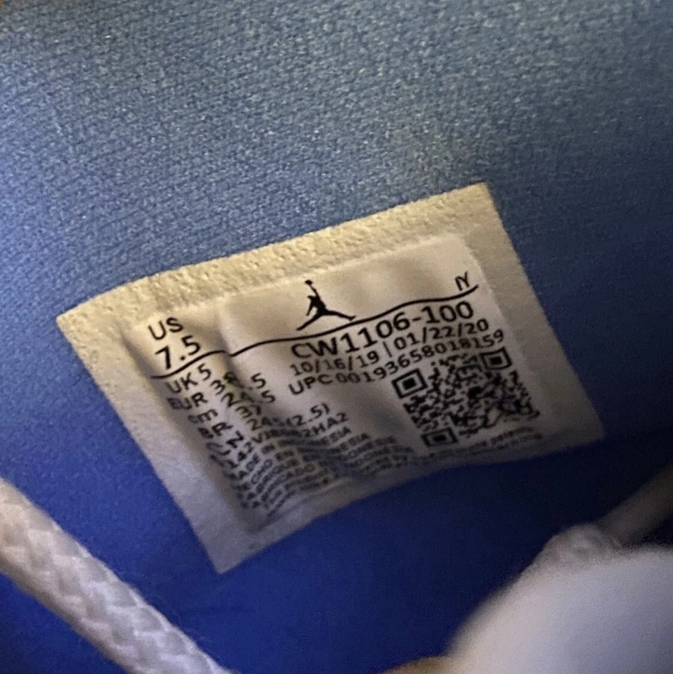 Talla 7.5 - Air Jordan OG UNC W - CW1106-100 Foto 3 de 4