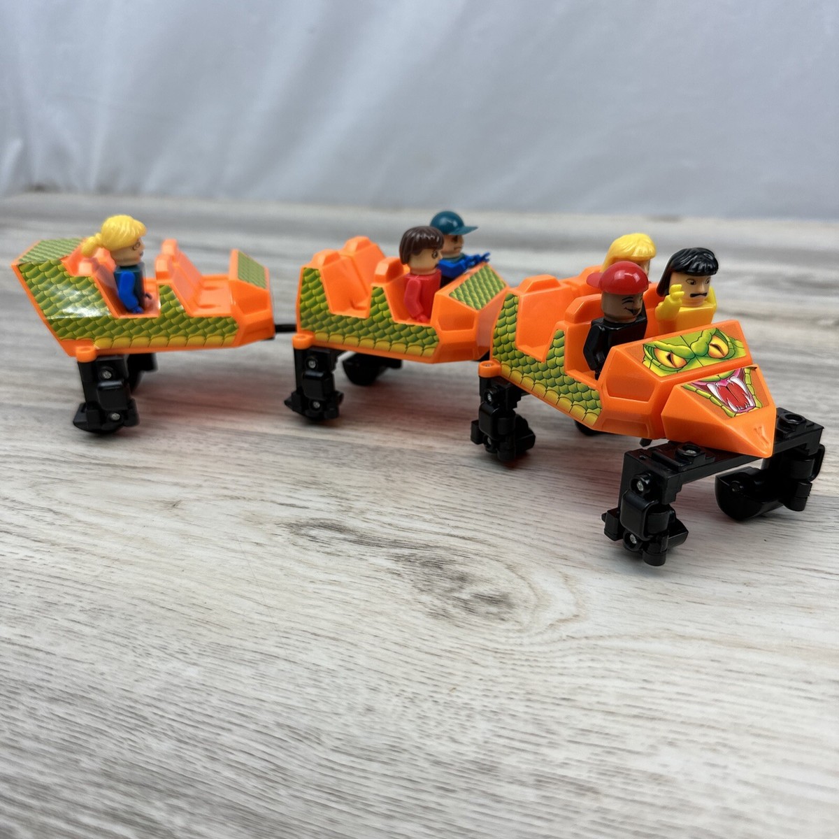 Knex Screamin Serpent Roller Coaster Car w/People - K'nex