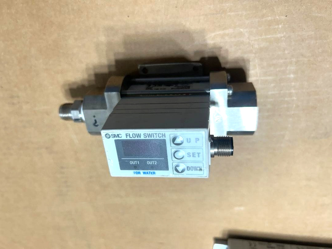 SMC PF2W704T-N03-27 DIGITAL FLOW SWITCH WITH INTERGRATED SENSOR FOR WATER