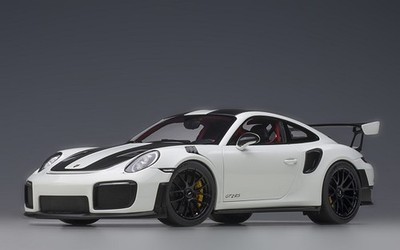 Autoart 78171 - 1/18 Porsche 911 (991.2) GT2 RS Weissach Package (White)