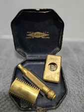Vintage Gillette Safety Razor Set With Case.