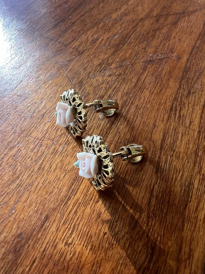 Vintage Victorian Ceramic Pink Rose Ornate Filagree Gold Tone Clip Earrings - Image 2 of 4