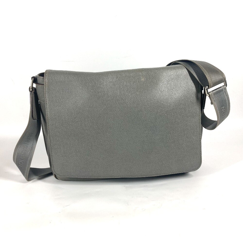 LOUIS VUITTON ロマンMM ショルダーバッグ M32623 LOUIS VUITTON M32623 Taiga Roman MM Bags Crossbody Messenger