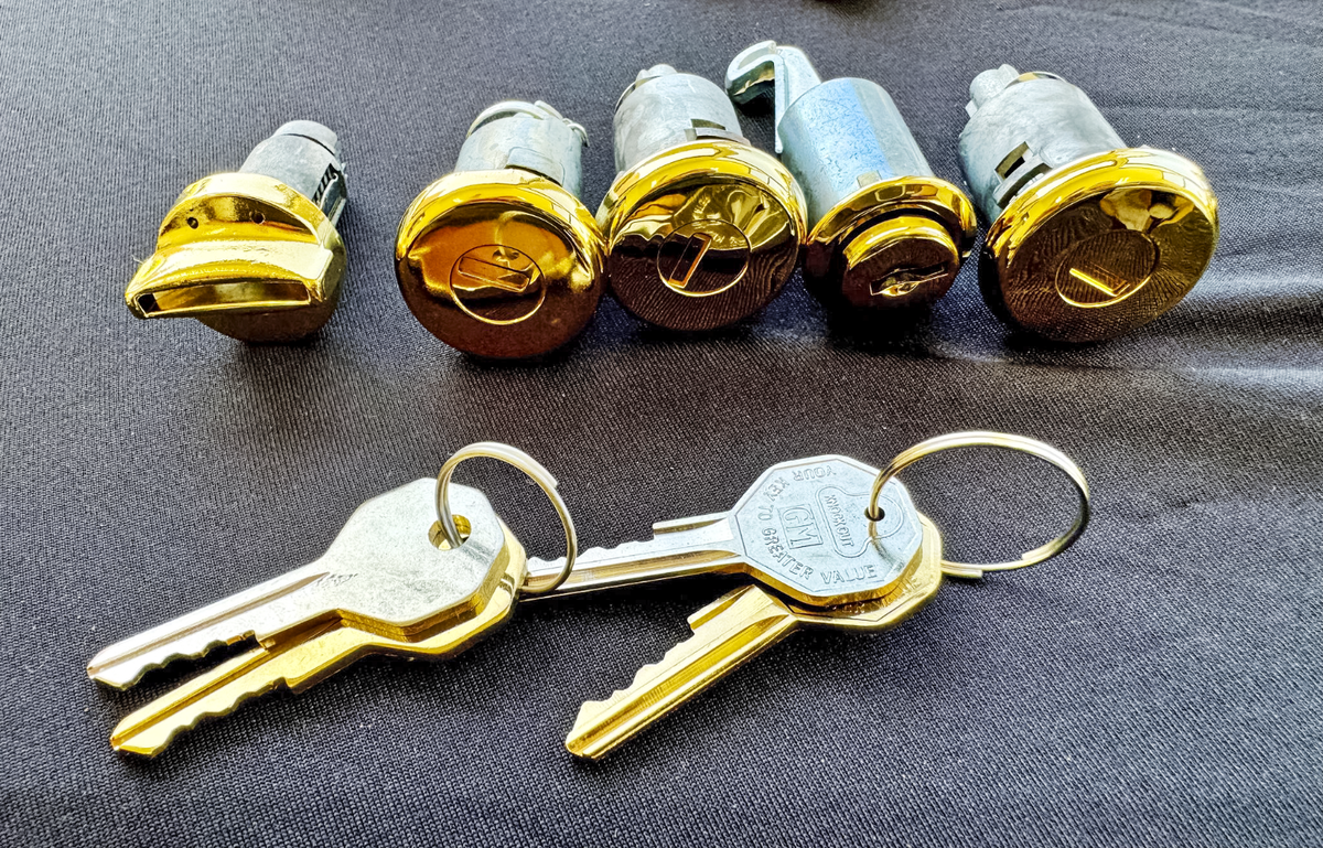 インパラ　64 24kゴールド　グローブボックス 1964-Impala 24k Gold Plated Door Locks Ignition Glovebox, Trunk