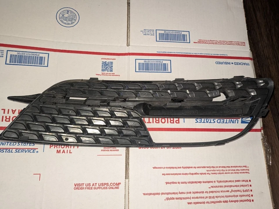 Оригинальная передняя нижняя решетка левая для Audi A5 2013 2014 2015 2016 годов выпуска 8T0807681H - Изображение 3 из 4