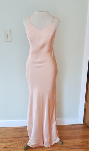 Vintage 1930's "liquid" peach rayon satin bias cut slip - size S 32 - Picture 3 of 22