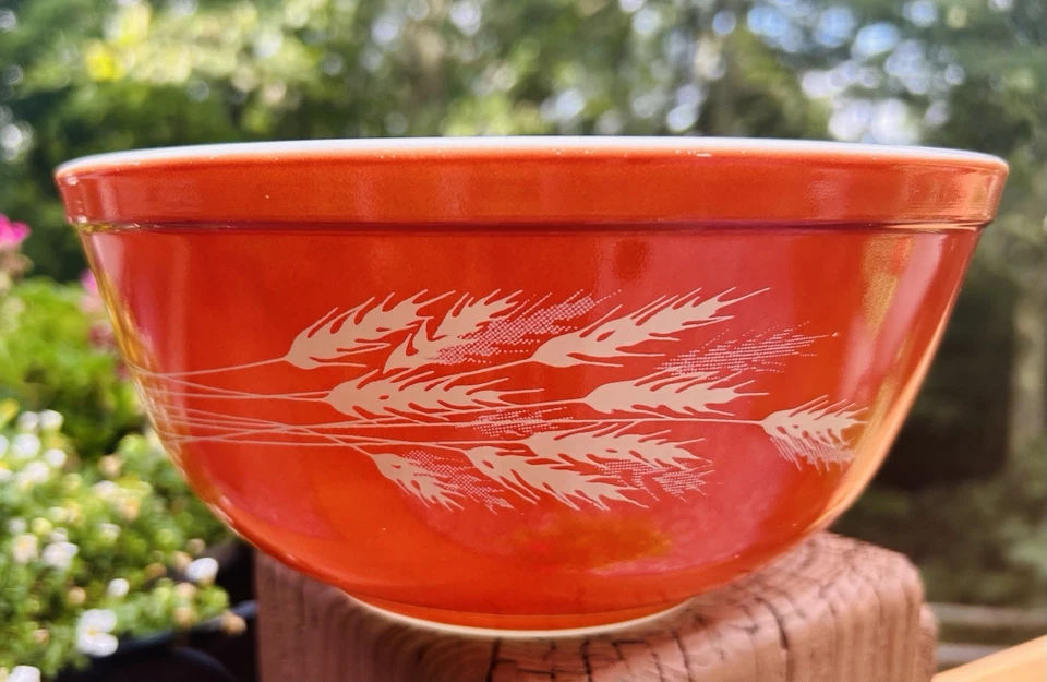Vintage Pyrex 403 Autumn Harvest Wheat Pattern Mixing Bowl 2.5 Qt. USA - Image 4 of 4