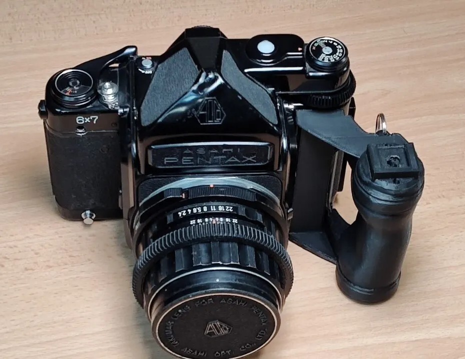 Right Hand Grip Pentax 6x7- Poignée droit- Pentax 6x7- Carbon infused 3D Print e