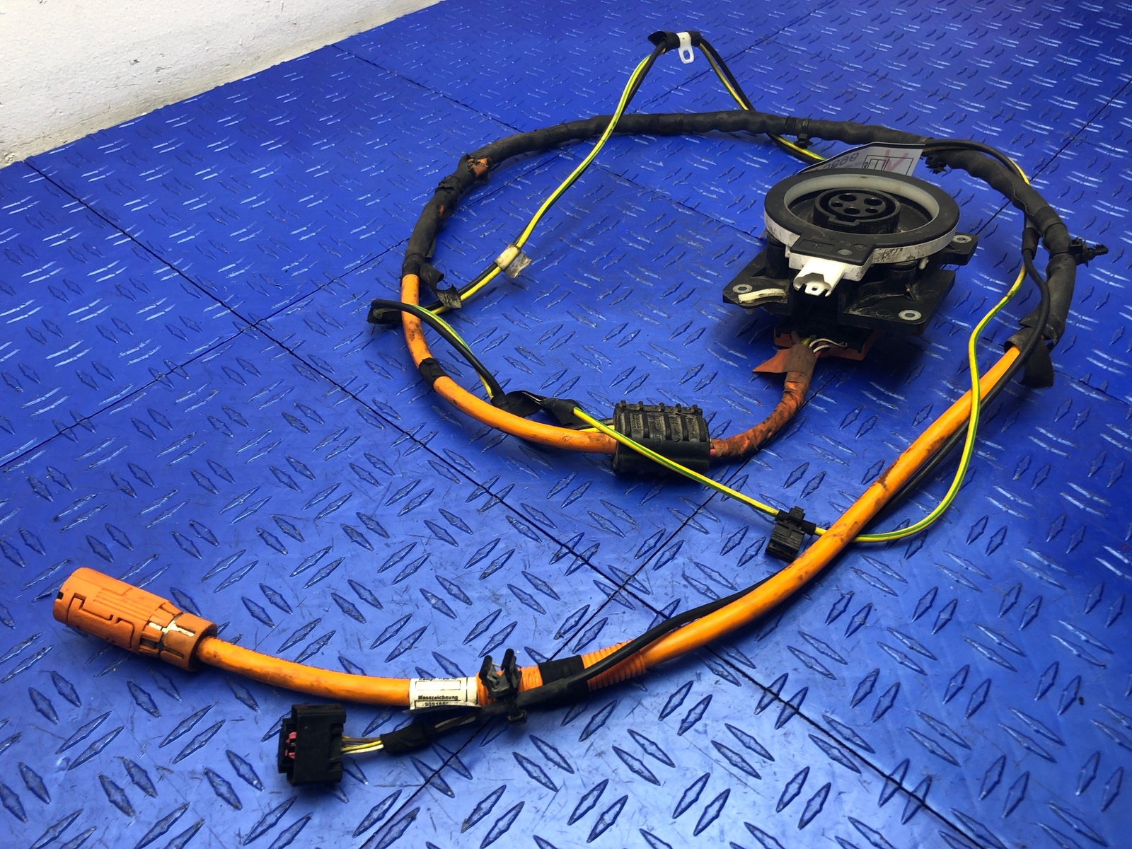 2014-2020 BMW I8 CHARGING PORT W/ HIGH VOLTAGE CABLE 9391891 61126828055 OEM