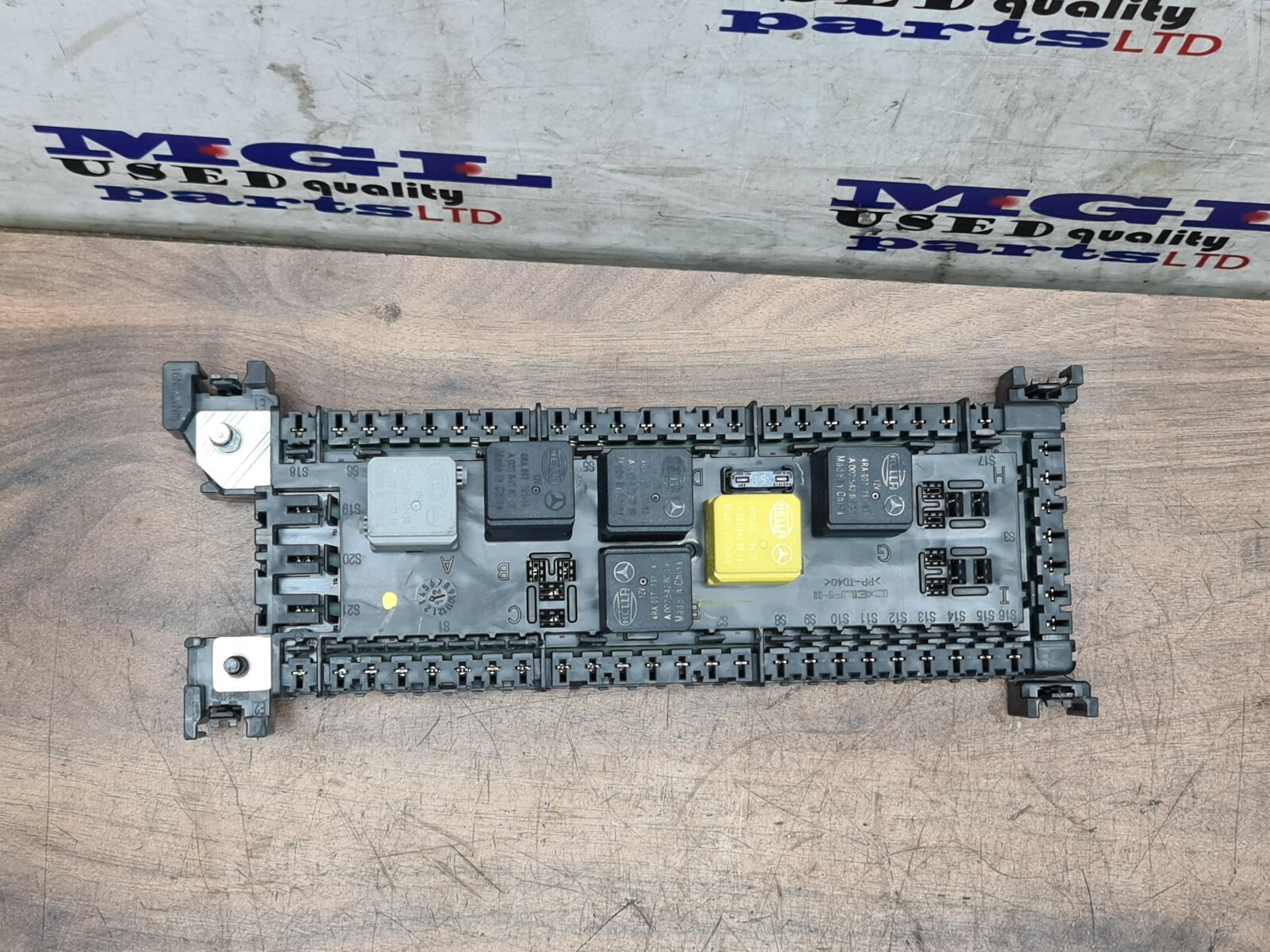 MERCEDES ML W166 FUSE BOX SAM MODULE REAR FLOOR A1669062501 20122015