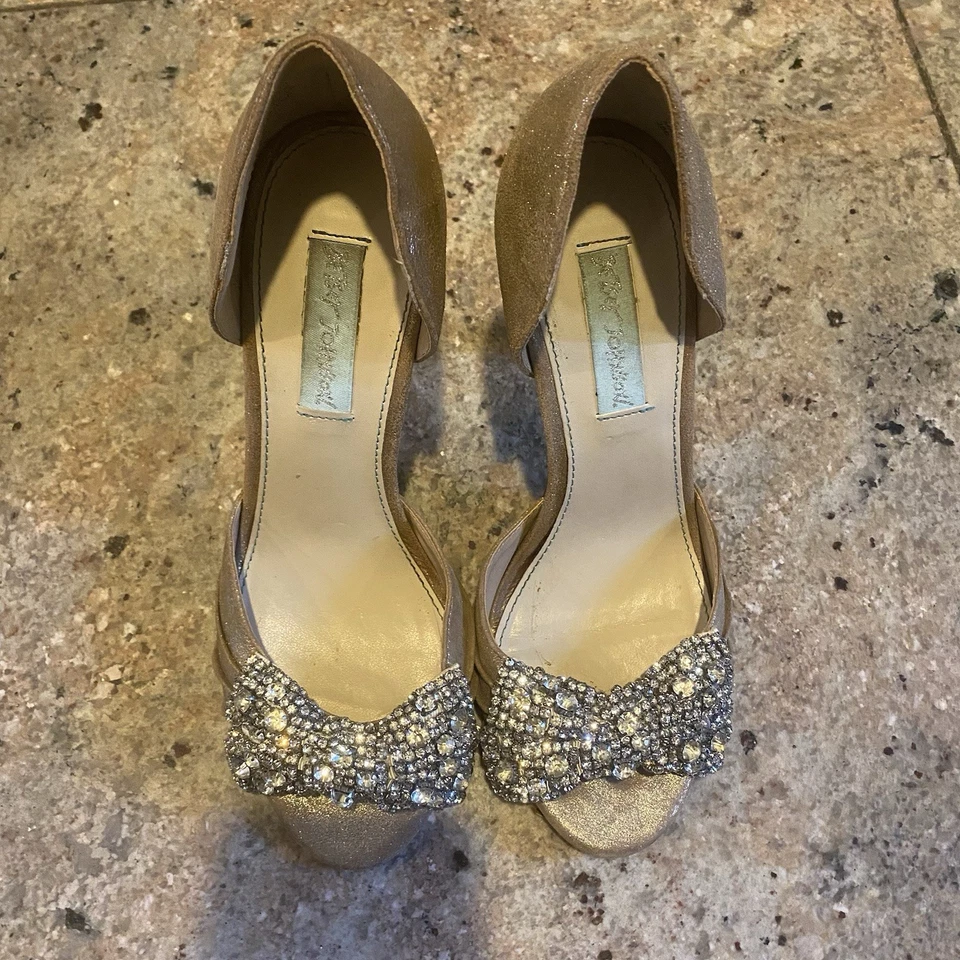 Betsey Johnson Gold Glitter Bow Heels – Size 7.5 – Party Wedding Dress Shoes - Image 2 of 4