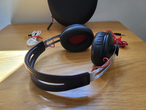 Sennheiser MOMENTUM 1.0 Wired Over Ear Headphones -What HiFi 2013 Awards - - Picture 9 of 14