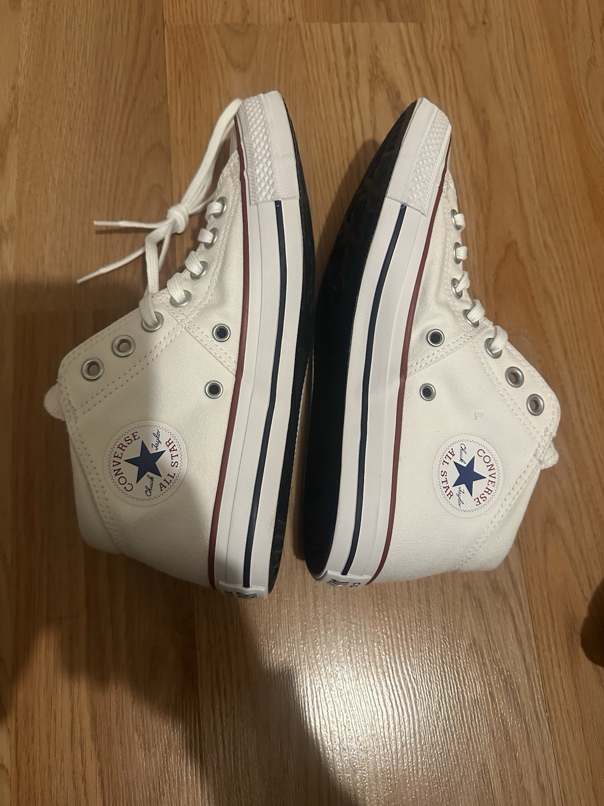 Women Size 8  Converse Chuck Taylor  All Star Shoe in White BRAND NEW