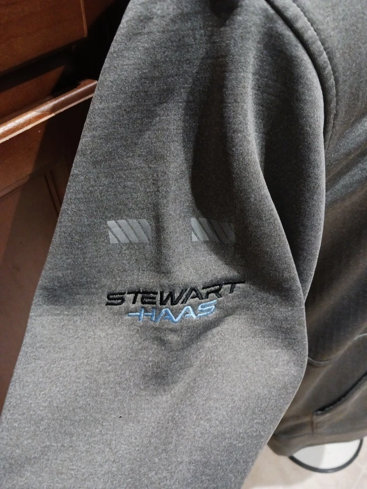 Camisa con Capucha Mediana Emitida por el Equipo Ford Stewart-Haas Racing NASCAR Briscoe Berry Foto 4 de 4