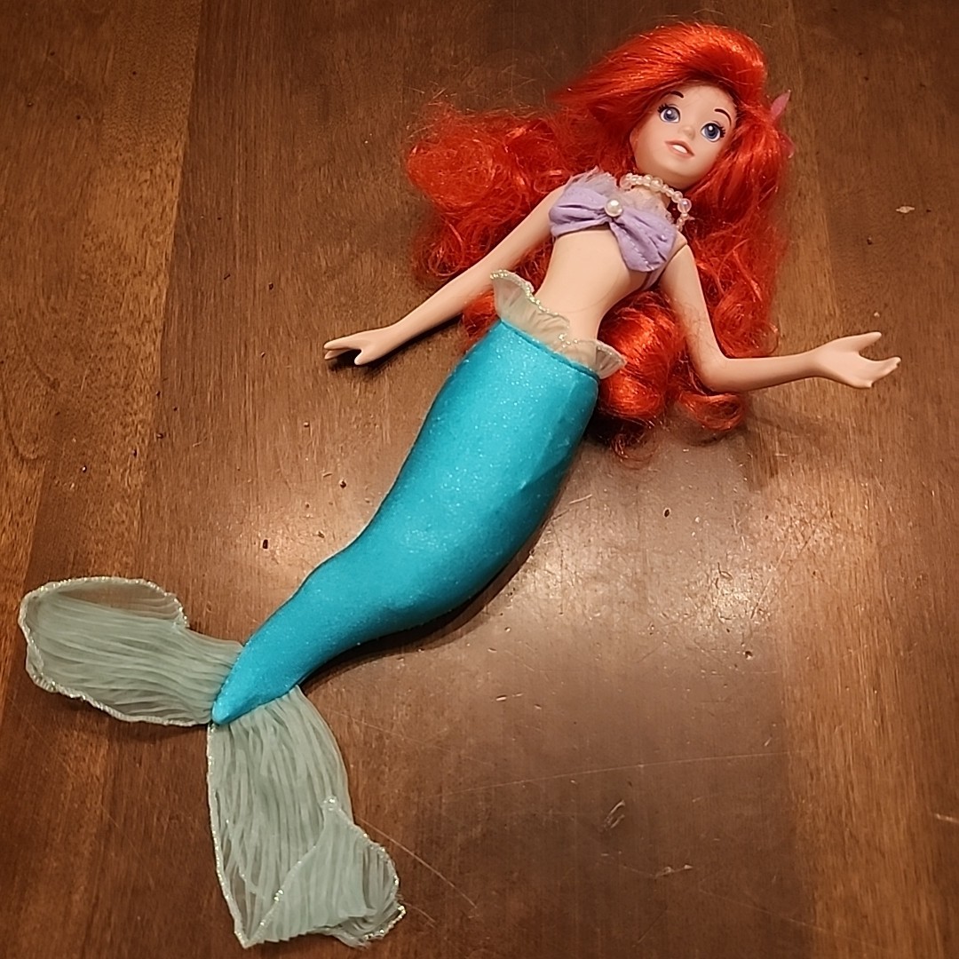 Disney The Little Mermaid Ariel Classic Movie Memories Porcelain