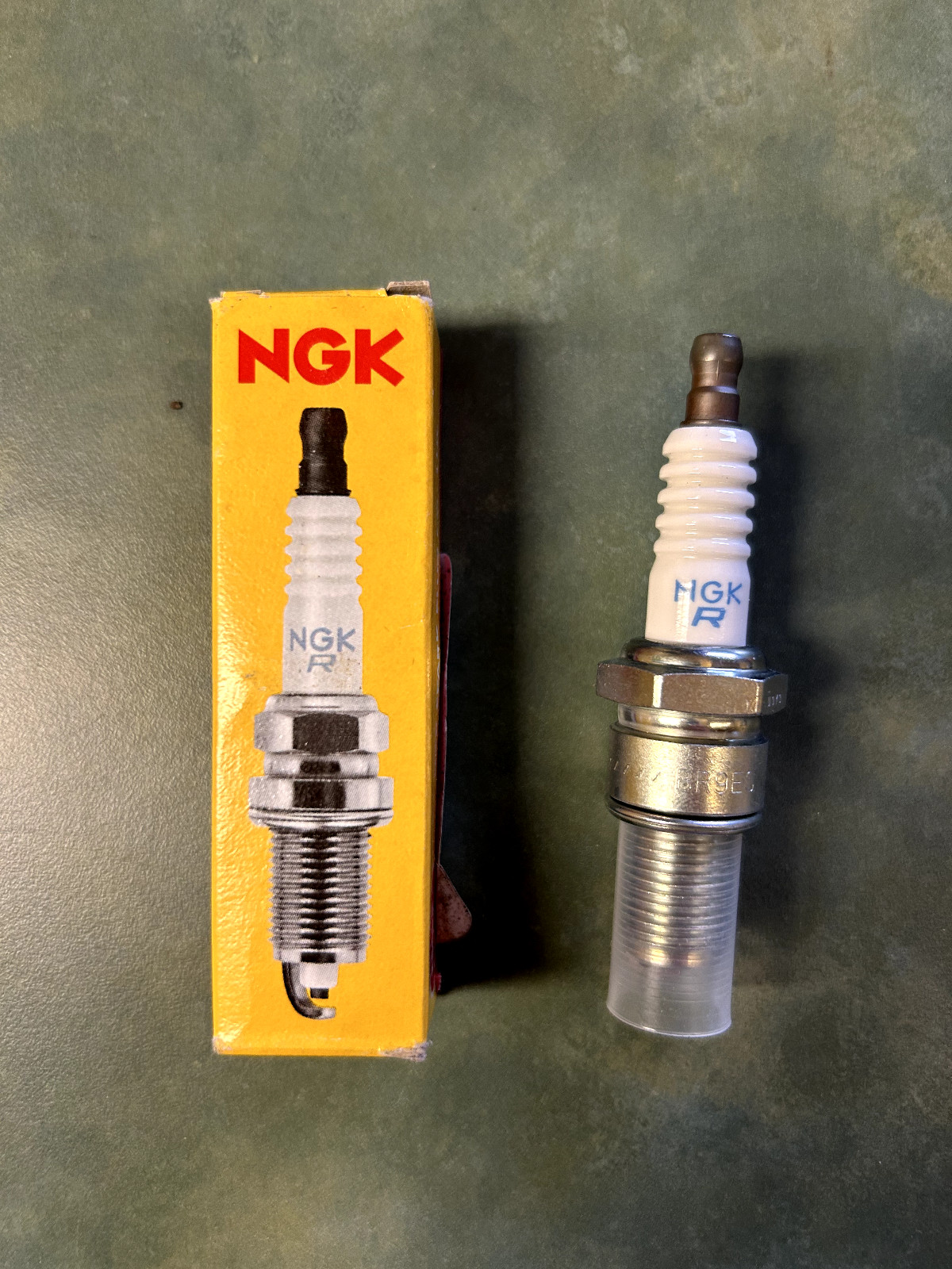 NGK - 3194 - Standard Spark Plug, BR9ES Solid tips