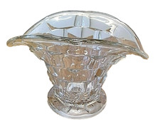 JOLI COUPE A FRUITS EN VERRE PRESSE MOULE EN FORME DE CHAPEAU RENVERSE