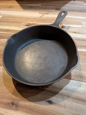 Chicago Hardware Foundry (CHF) #5 Diamond Logo Cast Iron Skillet With Heat Ring