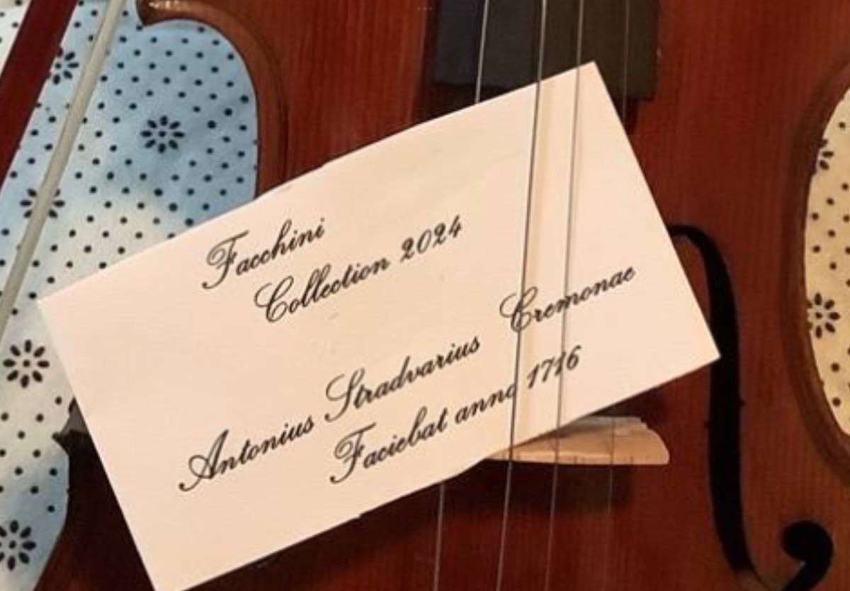 Antonius Stradivarius Cremonenfis 1716 the label it doesn't say