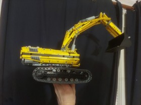 LEGO TECHNIC: Motorized Excavator (8043)AG Please Read Description 
