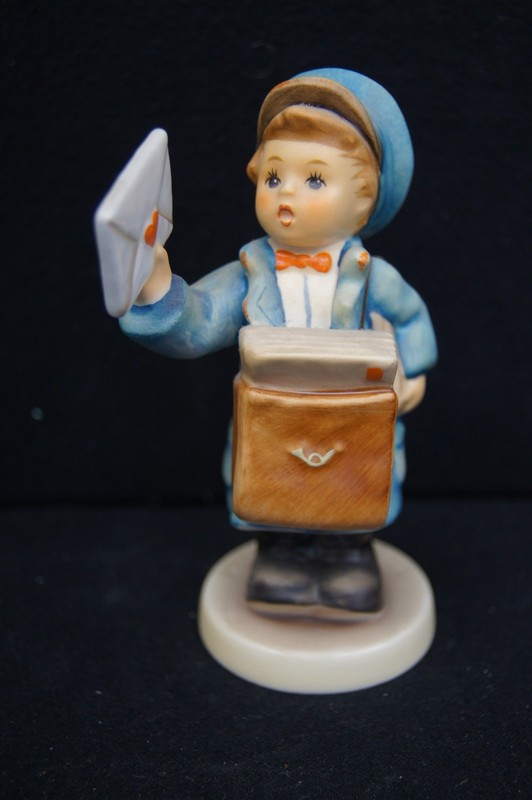 HUMMEL GOEBEL Porcelain Figurine #119 2/0 Postman 4.5" TMK-7