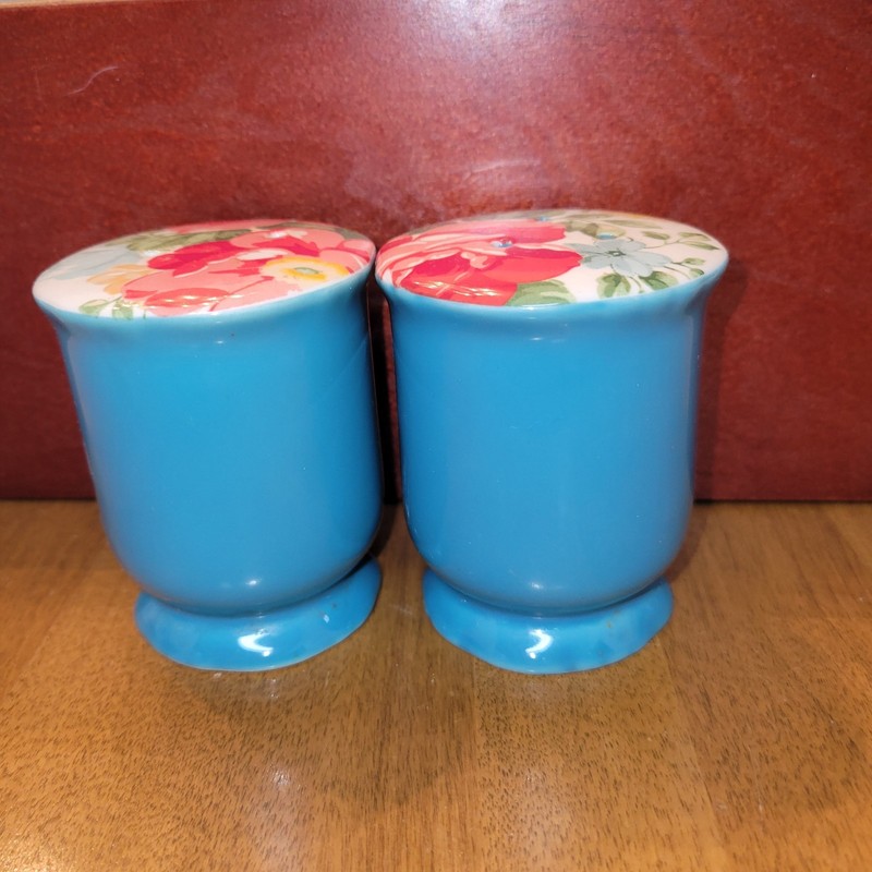 The Pioneer Woman Vintage Floral Ceramic Salt and Pepper Shaker Set