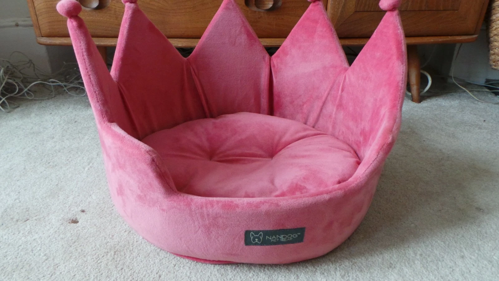PINK NANDOG PET GEAR CROWN FAUX FUR PET BED FOR CAT DOG BNWOT
Opens in a new window or tab