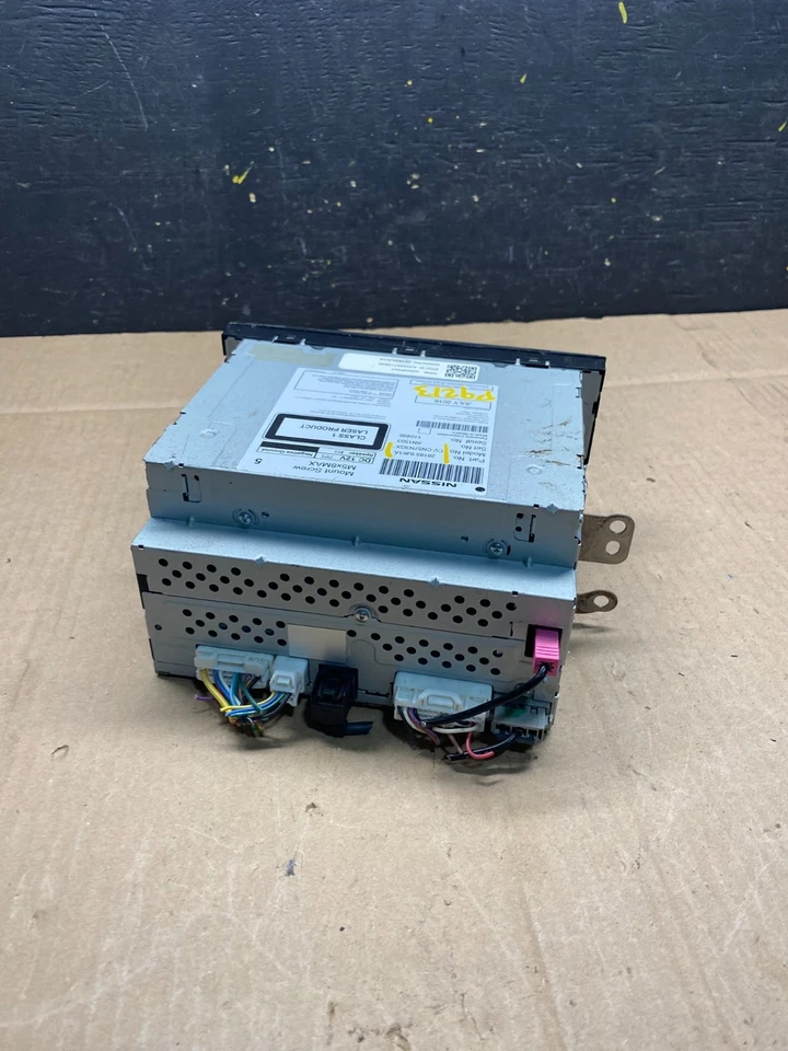 Nissan NV1500 2018 radio AM FM reproductor de CD receptor OEM P9213 DG Foto 4 de 4