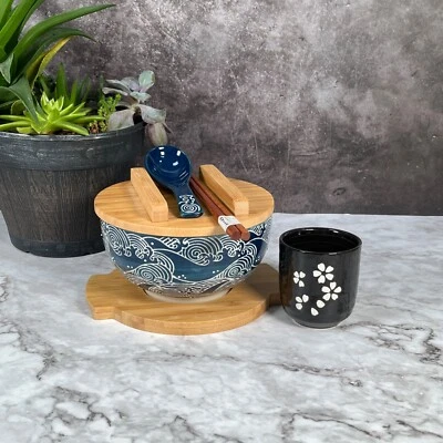 Blue Waves Japanese Ceramic Rice Noodle Ramen Bowl with Bamboo Lid Trivet set