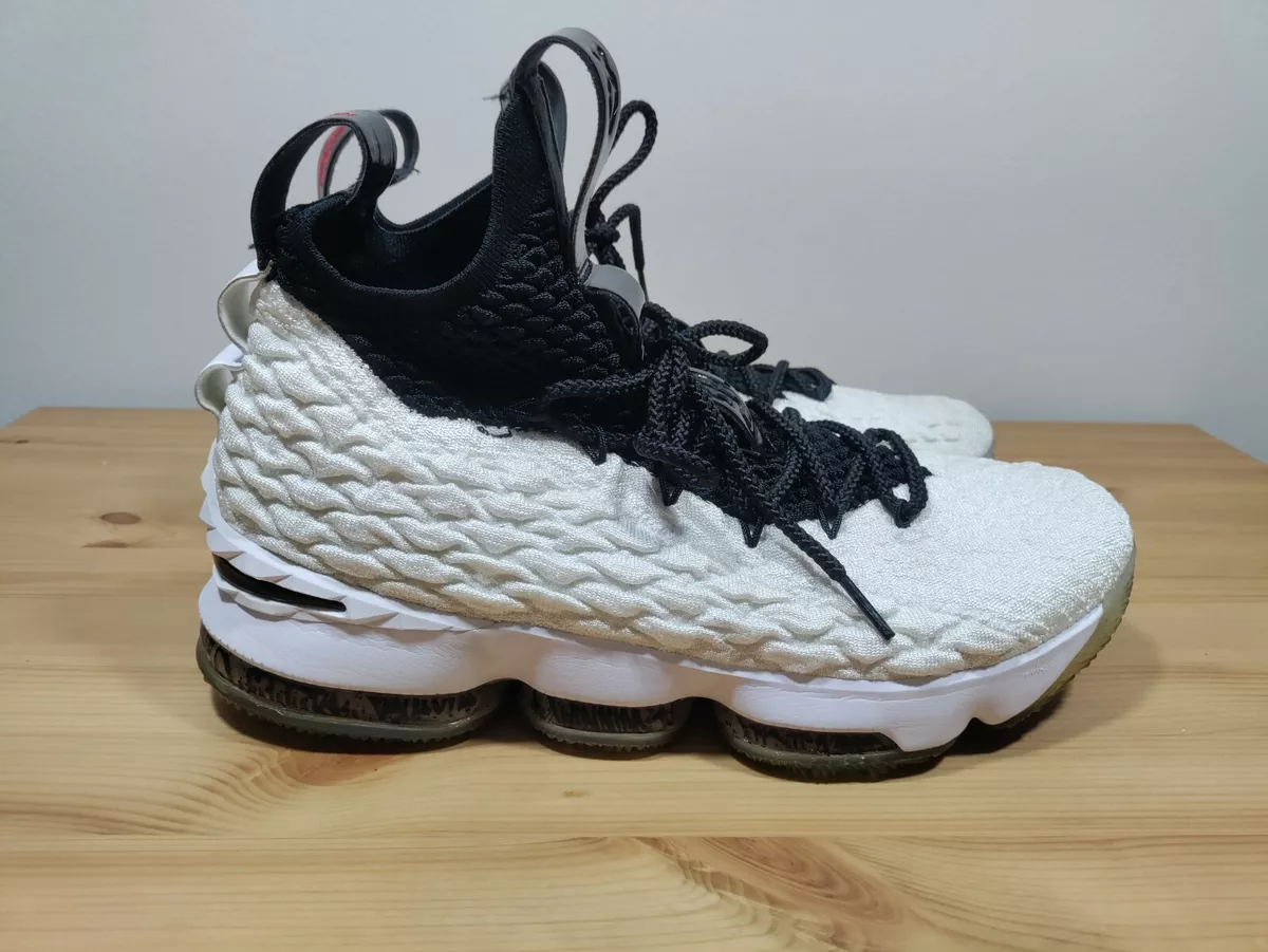 Lebron 15s sales black and white