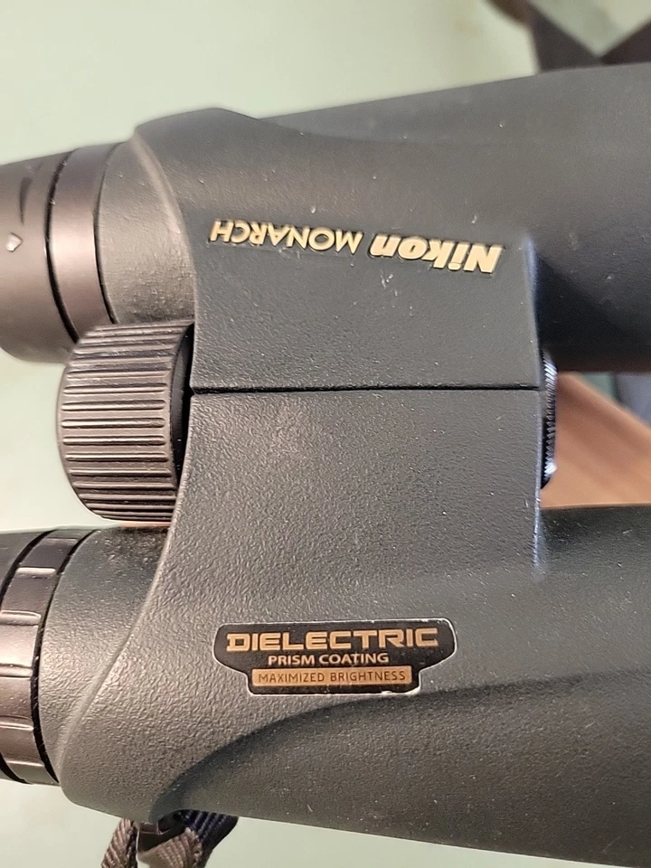 Binoculares Nikon Monarch 8x42 6,3° impermeables revestimiento de prisma dieléctrico con correa Foto 3 de 4