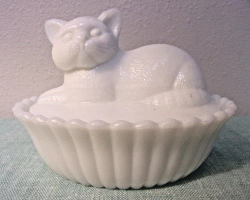 Westmoreland Glass Milk Glass Covered Cat on a Basket Vintage Dish
