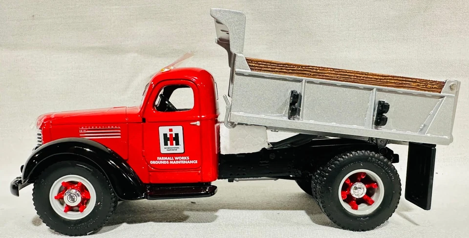 International/McCormick Farmall KB-10 Dump Truck By First Gear 1/34th Scale - Image 2 of 4