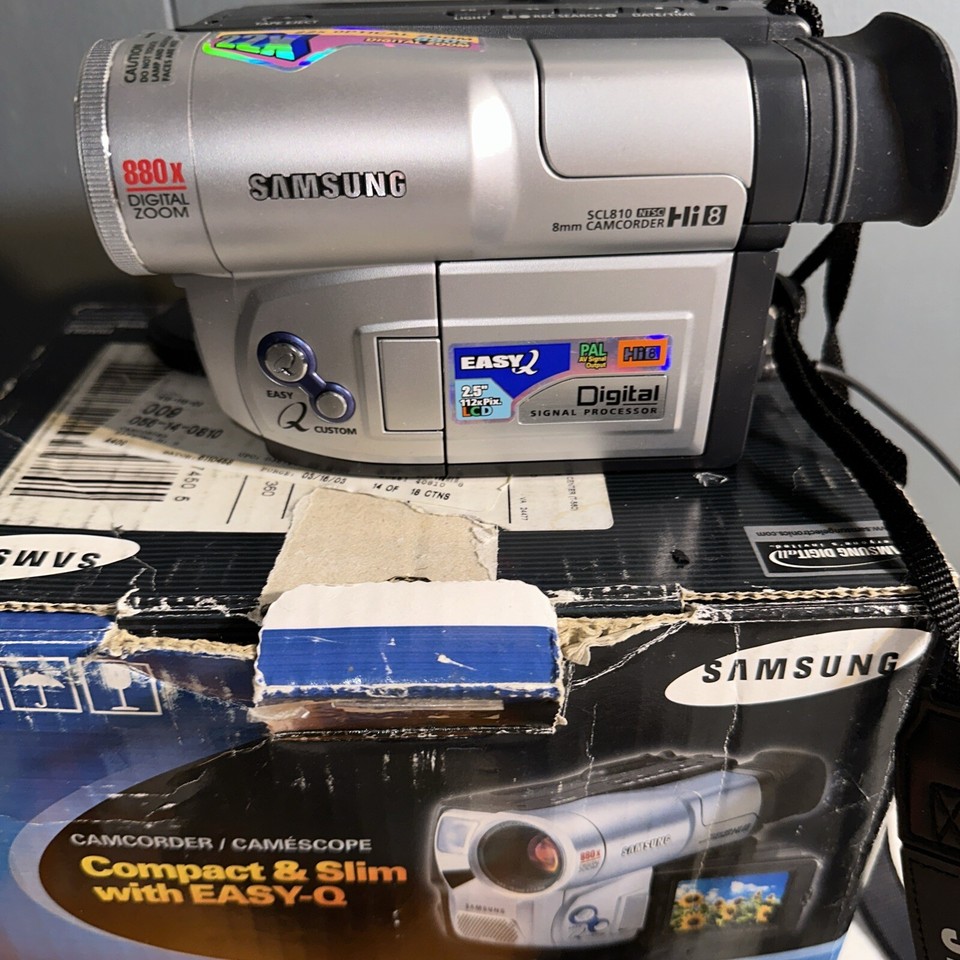 Samsung SCL810 Hi8 Handheld Camcorder Video Camera Bundle Box, Works