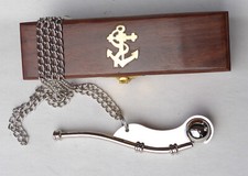 PROFI-BOOTSMANNSPFEIFE MARINE-SIGNALPFEIFE, Typ "Bundesmarine" in Holzbox