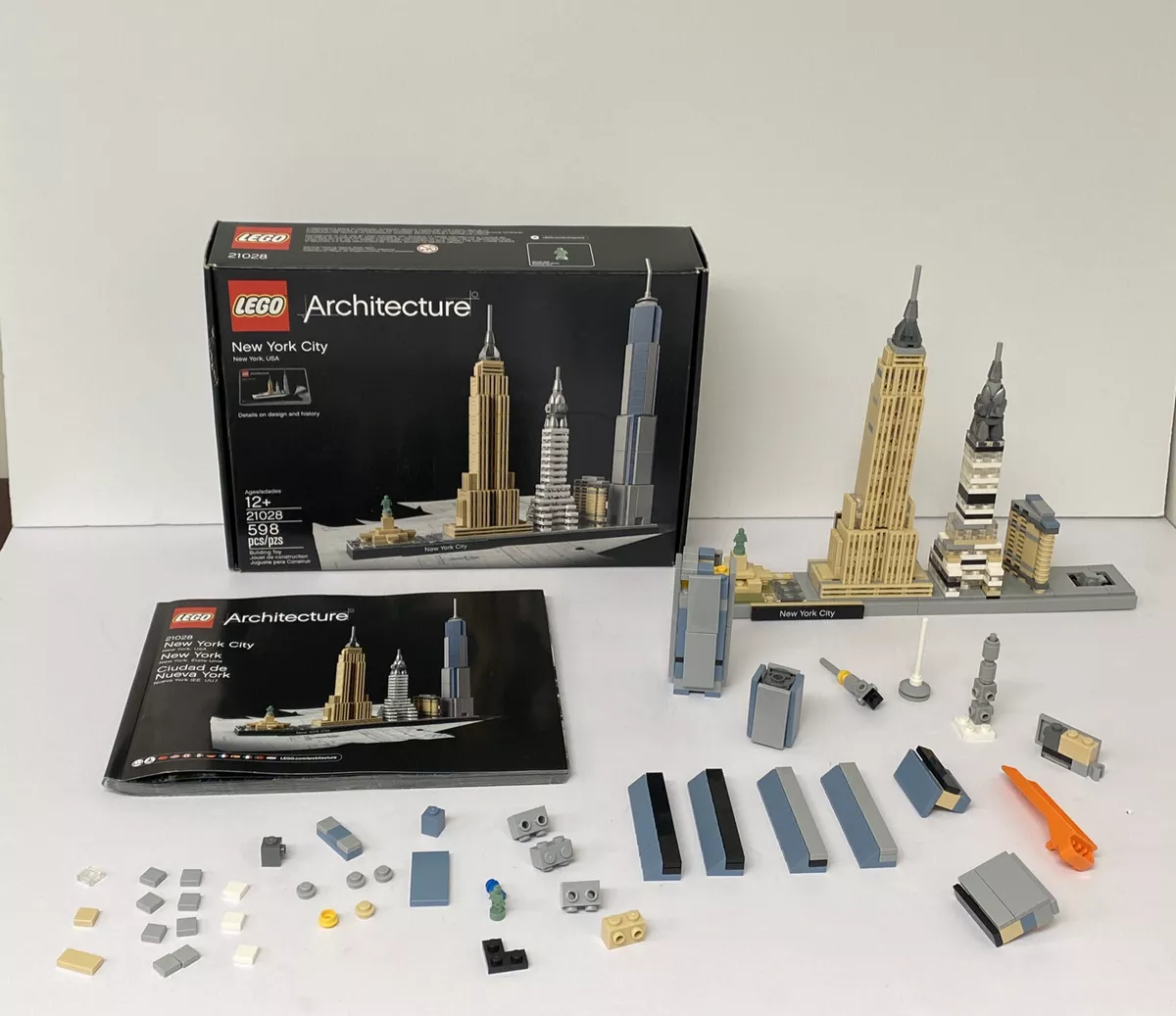 LEGO Architecture New York City 21028, Build It Yourself New York Skyline  Model Kit for Adults and Kids (598 Pieces) 