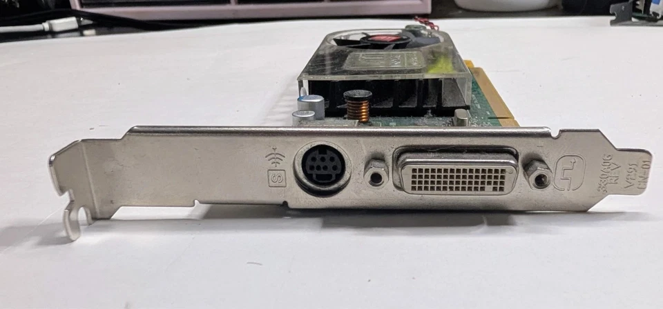 Dell ATI Radeon HD 3450 (Y104D) 256MB / 256MB (max) DDR2 SDRAM PCI Express... - Image 2 of 3