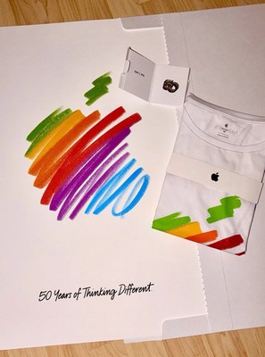 Apple 50周年記念 Tシャツ ピンバッジ セット Apple 50th Anniversary Gift Set (T Shirt, Pin& SEALED Poster