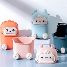 Modern Flip Lid Wastebasket for Mini Desktop Use in Office or Living Room