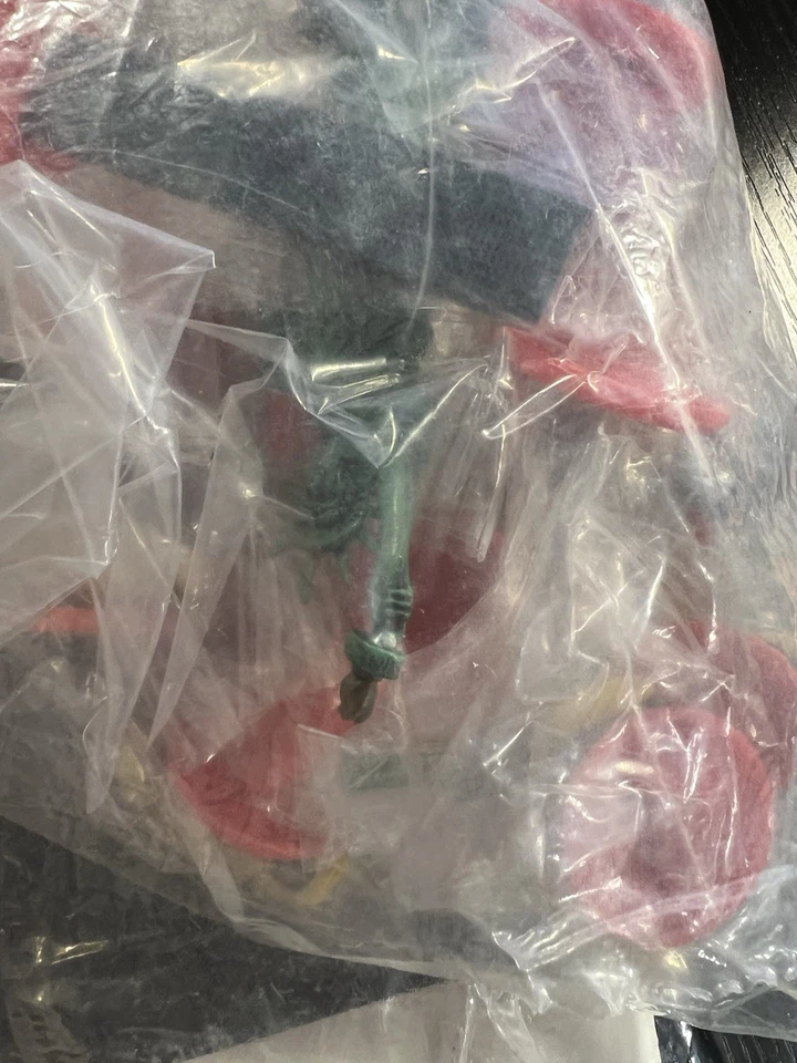 New York Chess Pieces Complete NYC Big Apple Twin Towers Pieces 10009/10 - Image 3 of 4