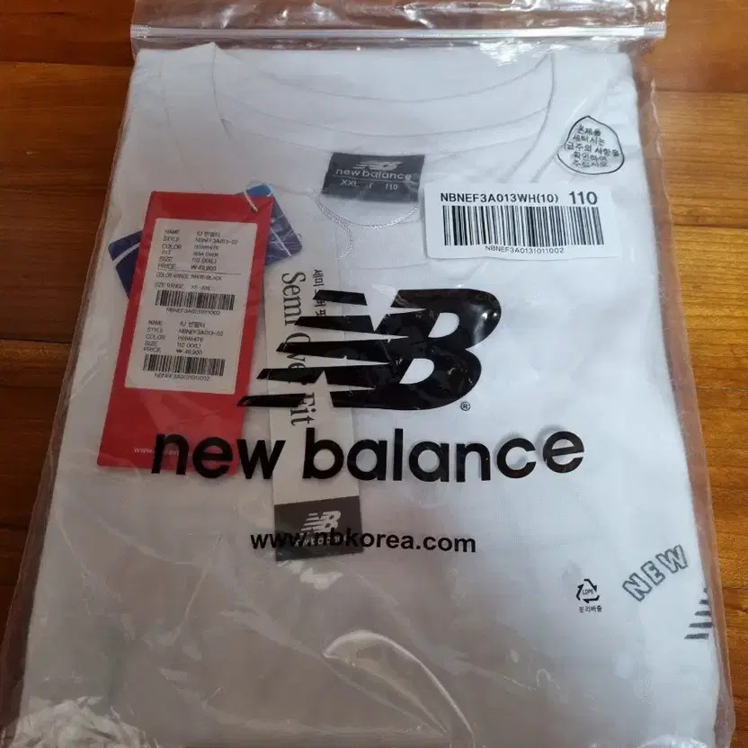 IU x New Balance Flower Globe Graphic T-Shirt XXL - Unopened thumbnail 2
