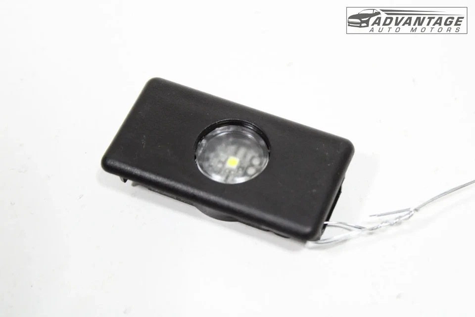 Cadillac XT4 2019-2023 puerta interior delantera derecha luz cortesía lámpara OEM Foto 2 de 4