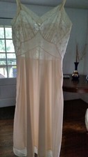 VINTAGE, FULL SLIP, IVORY, EMBROIDERED LEAVES, LACE, S-M, 34-B