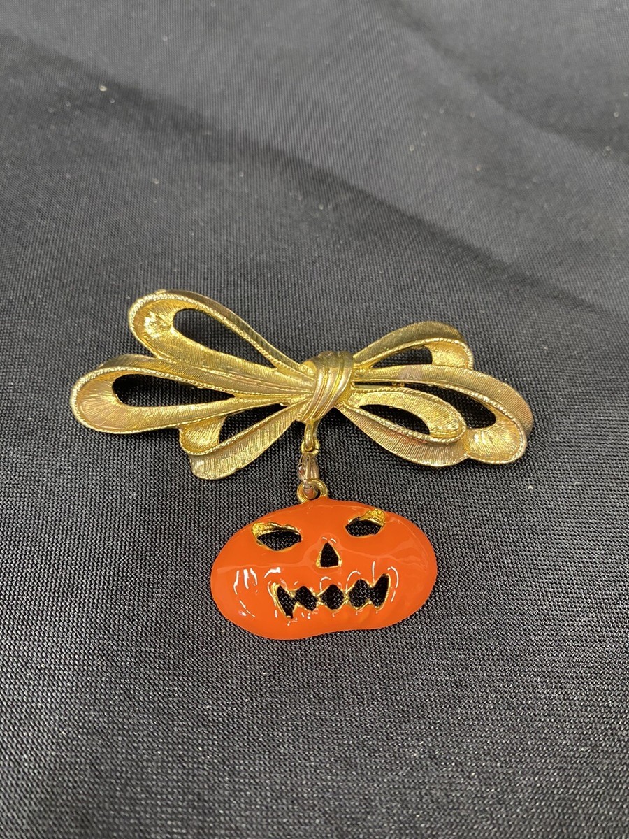 Vintage halloween pumpkin lapel pin: brooch